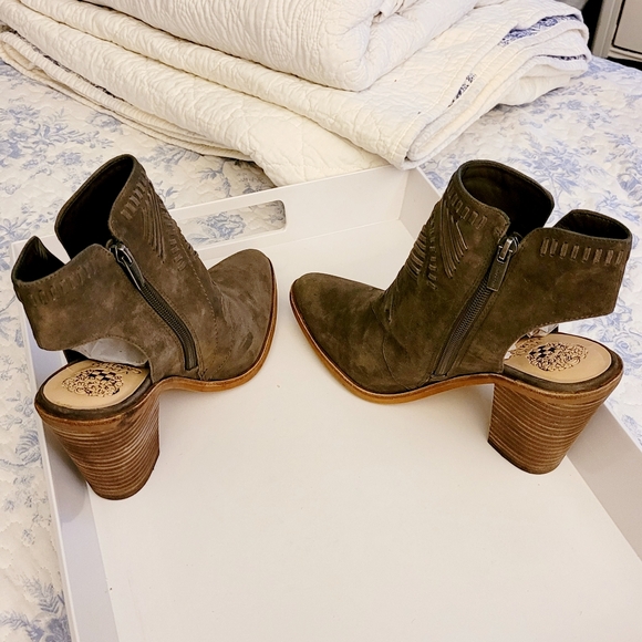 Vince Camuto suede booties olive Green size 8.5 - Picture 9 of 16